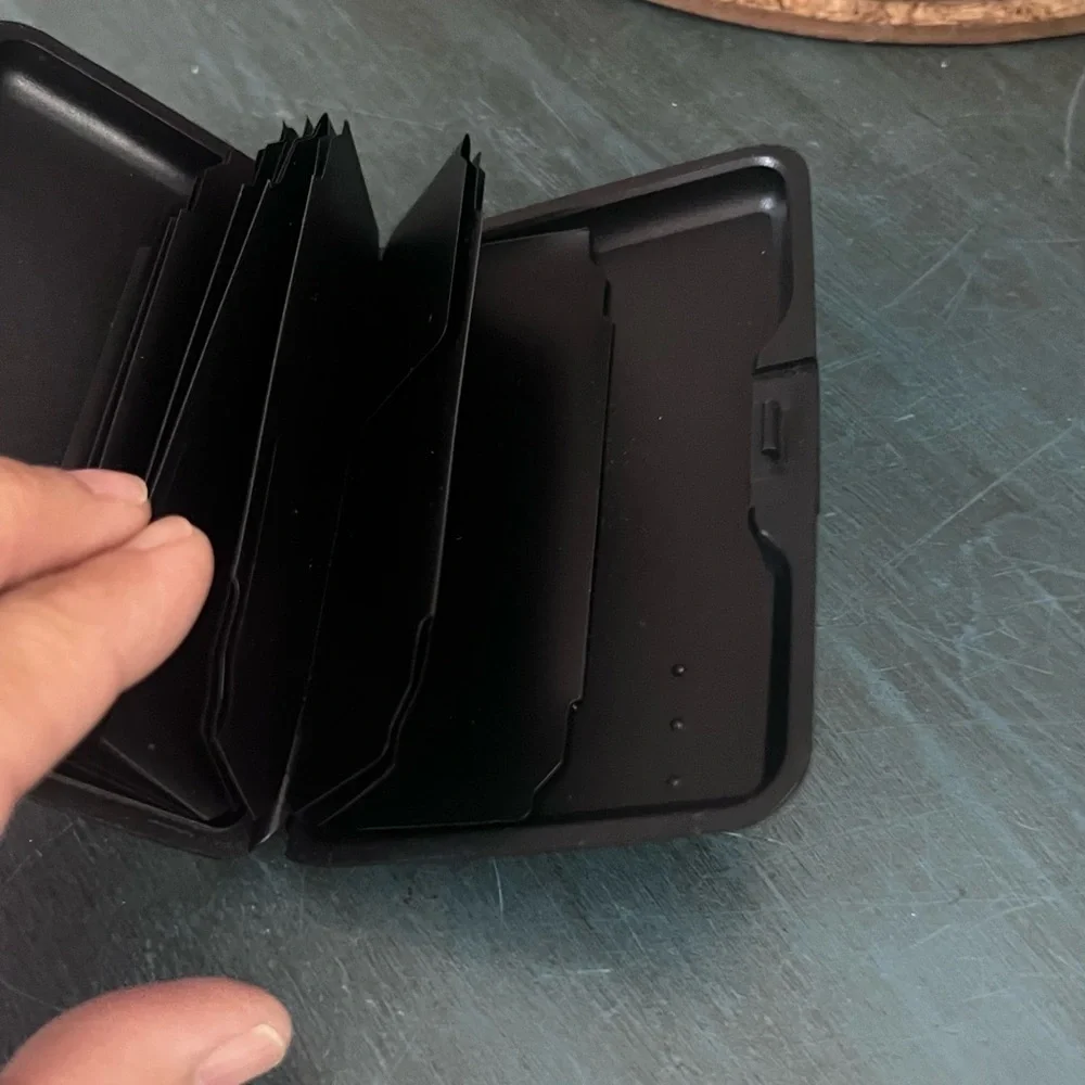 Credit Card camo holder/wallet plastic but hardshell